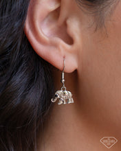 Load image into Gallery viewer, Empire Diamond Exclusive Paparazzi- Unforgettable Shimmer - Multi