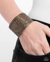 Load image into Gallery viewer, Bouquet Garden - Brass
