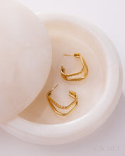 Load image into Gallery viewer, Momenta - 18k Gold
